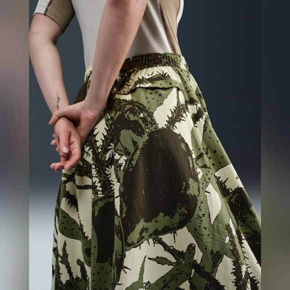 Women's Nike ACG Zip Smith Summit AOP Skirt - Picture 3 of 16